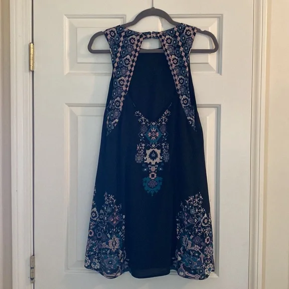Ecote Urban Outfitters BoHo Style Shift Dress Keyhole Back size M - Picture 4 of 6